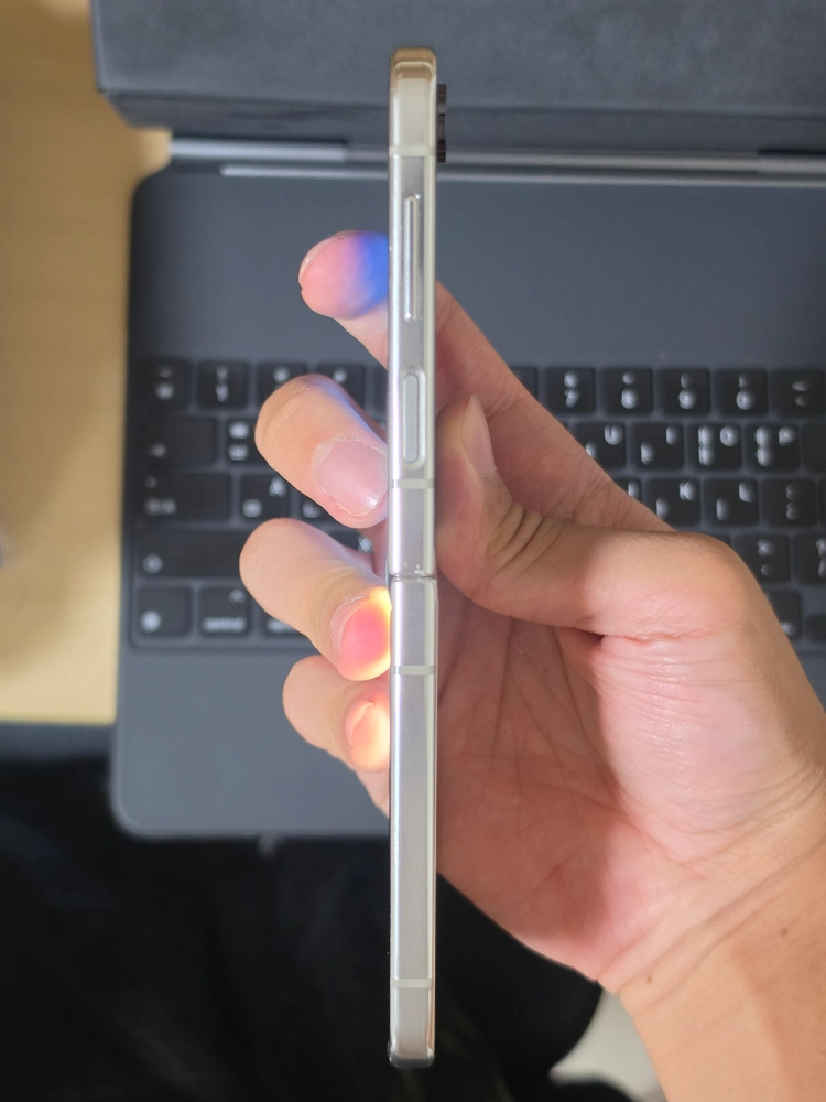 갤럭시 Z플립5 512GB 크림 이미지