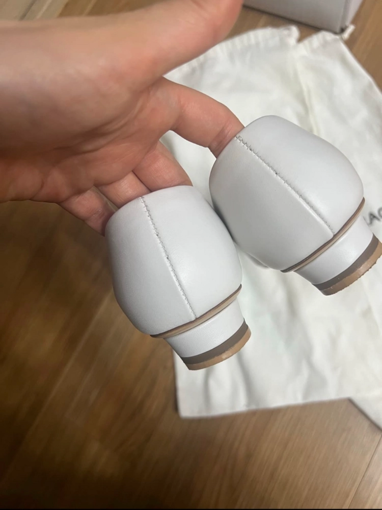 페레가모 뉴비바플랫 화이트 6.5 C볼 이미지