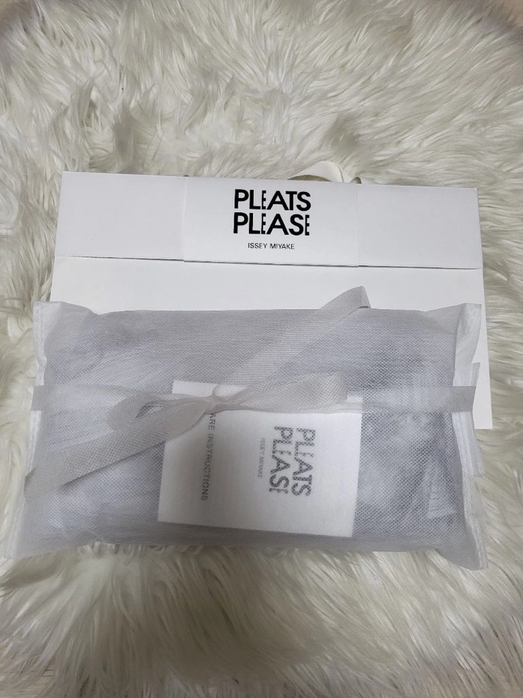 이세이미야케 플리츠플리즈 가디건 베이직 가디건 라이트 그레이 이미지