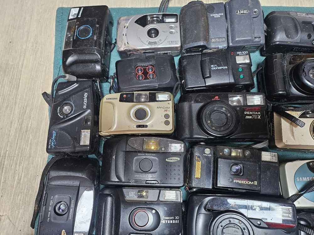 다양한 필름 카메라 캠코더 일괄 판매 이미지
