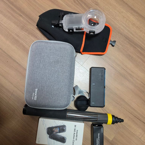 인스타360 X5+ 각종 악세사리(다이브 케이스, 3m 연장 셀피스틱 팝니다) 이미지