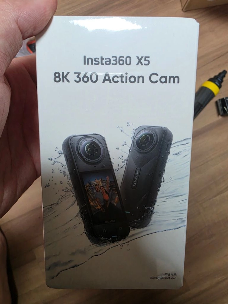 인스타360 X5+ 각종 악세사리(다이브 케이스, 3m 연장 셀피스틱 팝니다) 이미지