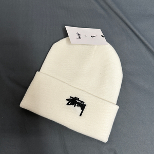나이키 스투시 NRG 커프드 비니 서밋 화이트 새제품 팝니다. DN2191-121 Nike Stussy 모자 이미지