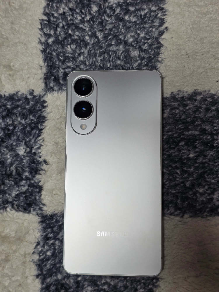 갤럭시 s25 엣지 256GB + 맥세이프 케이스 2개 등 포함 - 안심되는 중고거래