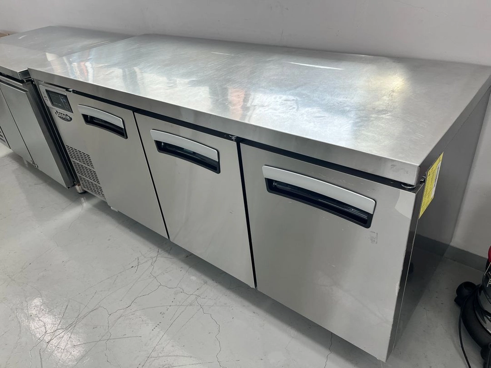 라셀르 테이블냉장고 1800 LT-1835R 업소용 카페 3도어 중고 간냉식 이미지
