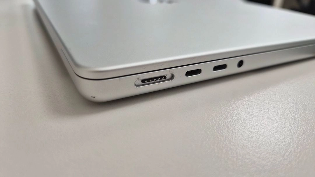 맥북 프로 14인치 m4 24gb 512gb 이미지