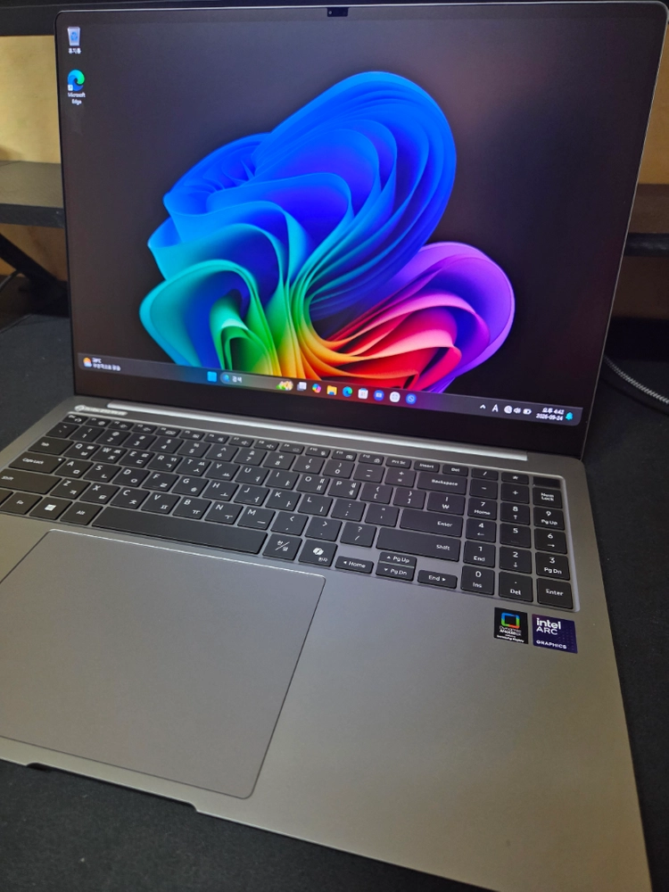 갤럭시북5 Pro 16인치 그라파이트 258V 32GB 1TB 새상품급 풀박스+스타벅스 파우치, 보호 케이스 - 안심되는 중고거래