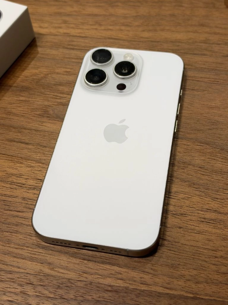 아이폰16프로 128gb 화이트 이미지