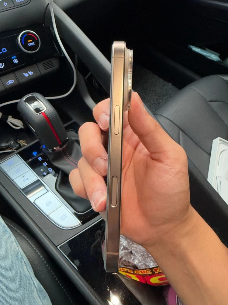 상태 최상 아이폰16프로 데저트골드 256gb 풀박스, 정품케이스 이미지
