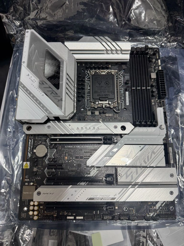 rog strix z790-a gaming wifi d5 팝니다. - 안심되는 중고거래