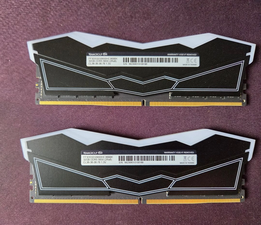 팀그룹 T-Force DDR5 64GB (32GB x 2) 5600 CL36 Delta RGB 블랙 이미지