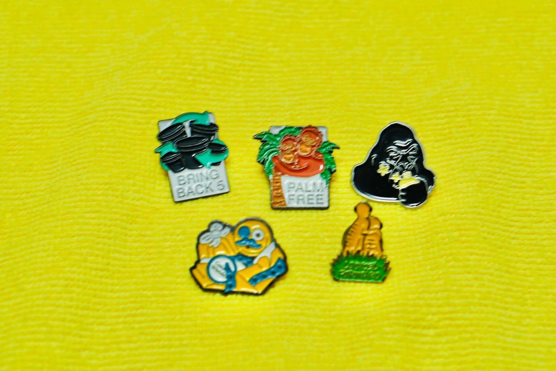 LUSH 러쉬 빈티지 금속 핀 5종 / 마스크팩 / 덕찌 뱃지 이미지