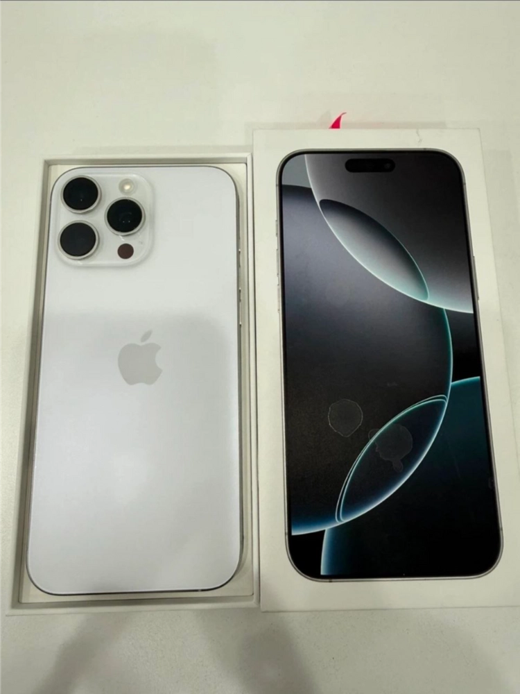 아이폰 15프로 맥스 화이트 티타늄 256GB - 안심되는 중고거래