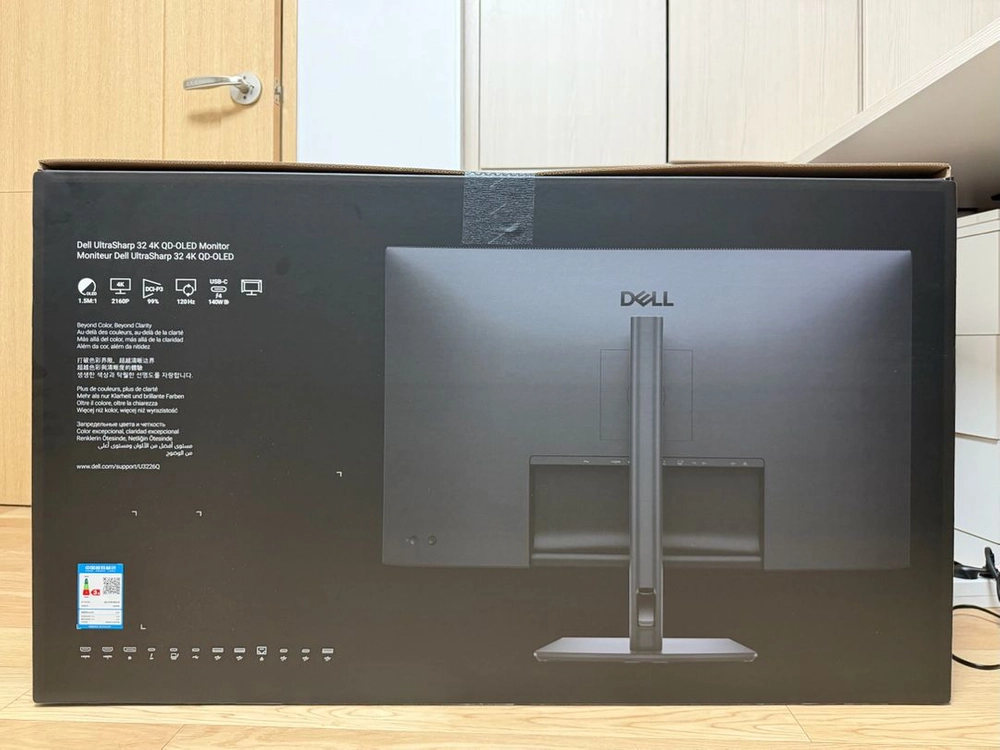 델 울트라 샤프 32인치 4K QD-OLED 모니터 팝니다 이미지