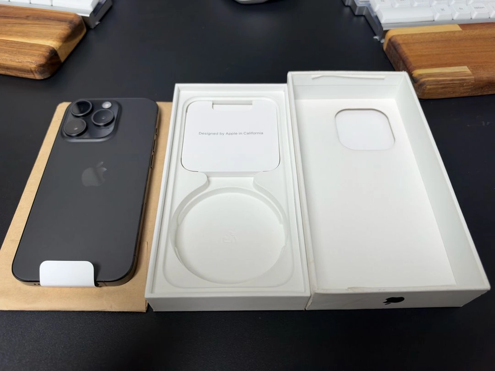 [미사용] 아이폰 15 프로 256GB 블랙 티타늄 미사용 리퍼 이미지