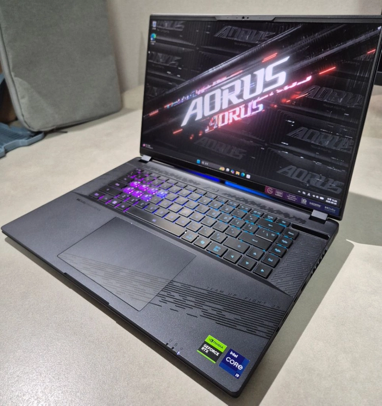 게이밍 노트북 기가바이트 Aorus 16X(14900HX/RTX 4070/DDR5 32GB) 이미지