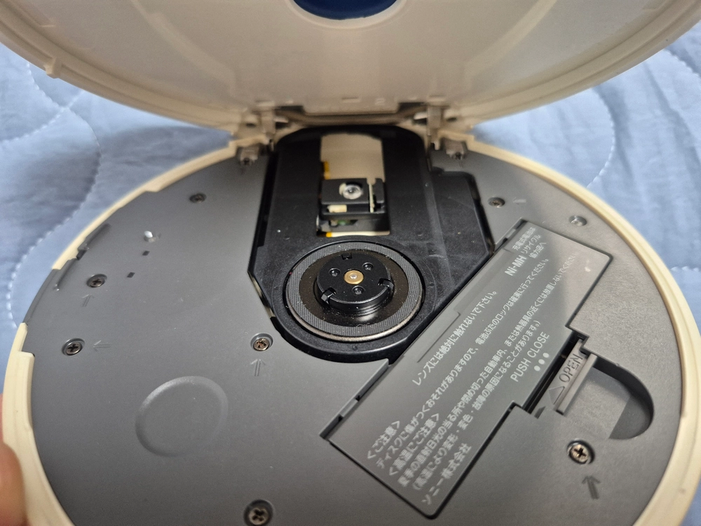 SONY D-NE820 BLUE색상 정상작동품 판매합니다. 이미지