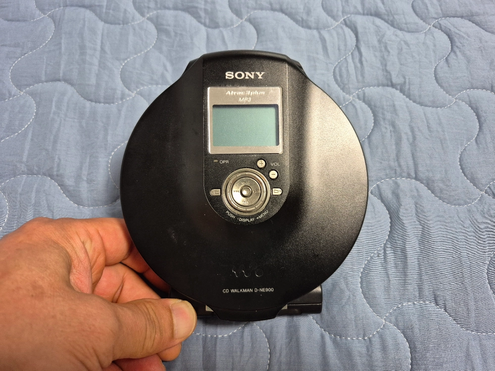 SONY D-NE900 BLACK색상 정상작동품 판매합니다. 이미지
