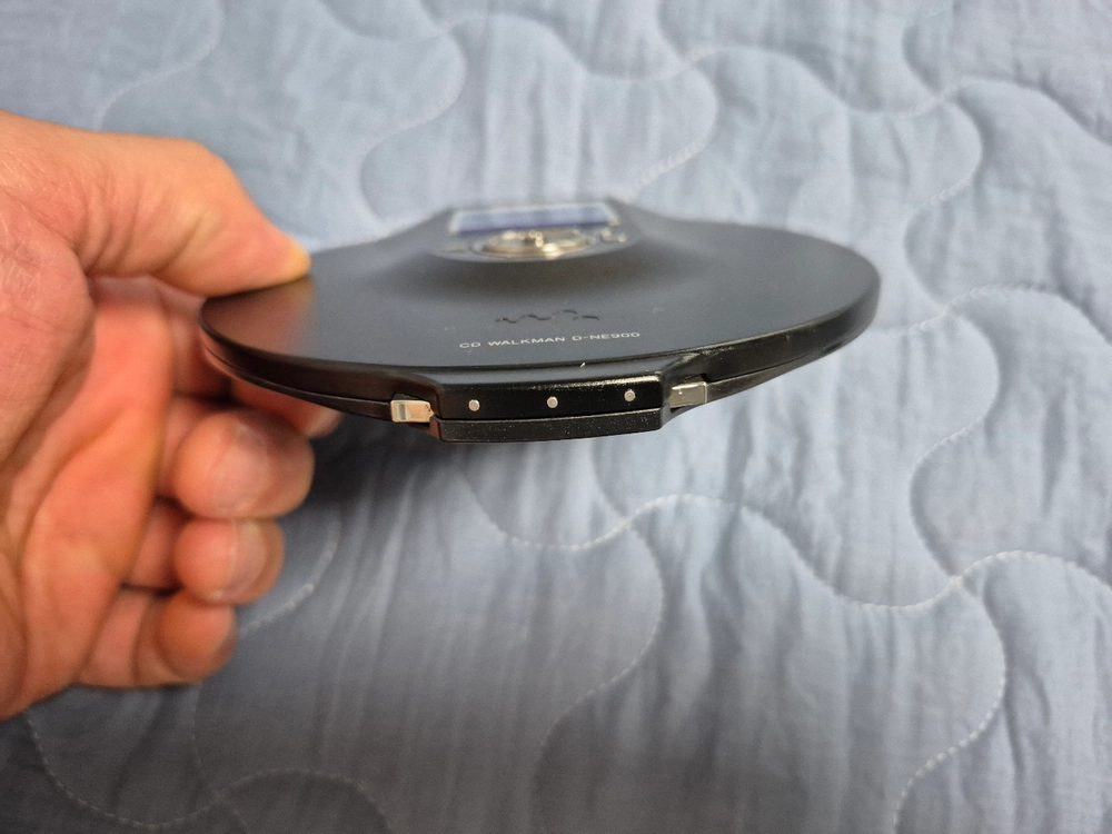 SONY D-NE900 BLACK색상 정상작동품 판매합니다. 이미지