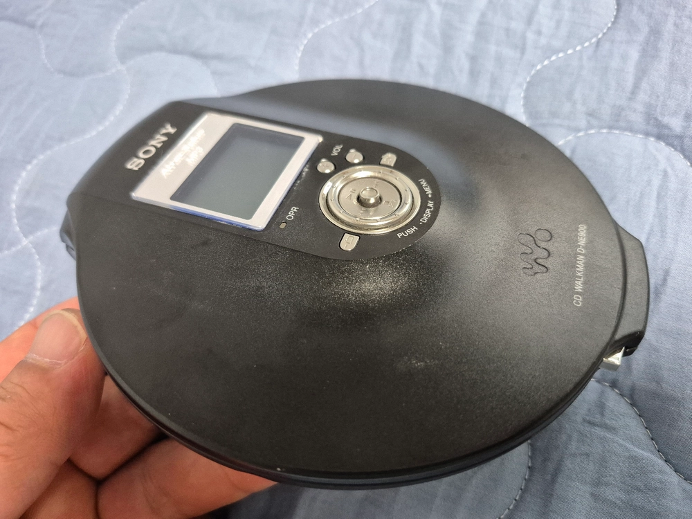 SONY D-NE900 BLACK색상 정상작동품 판매합니다. 이미지