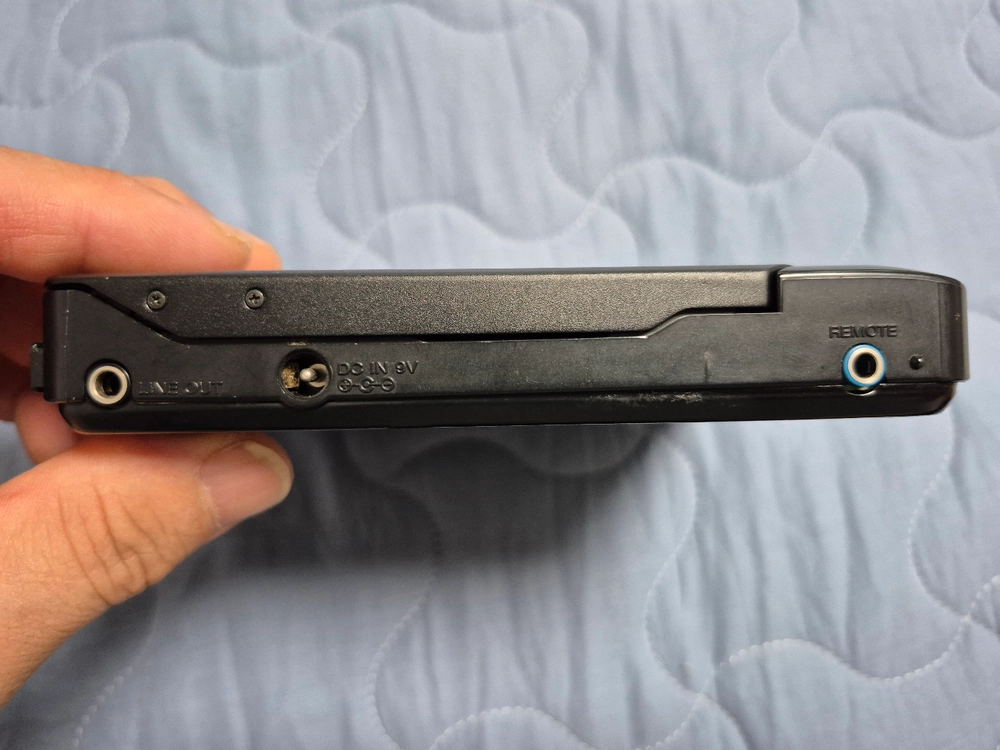 SONY D-350 BLACK색상 정크기기 판매합니다. 이미지
