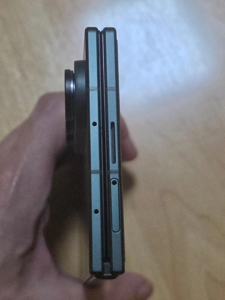 (새것급) 갤럭시 폴드8 울트라 자급제 그린쉐도우 512GB 팔아요 이미지