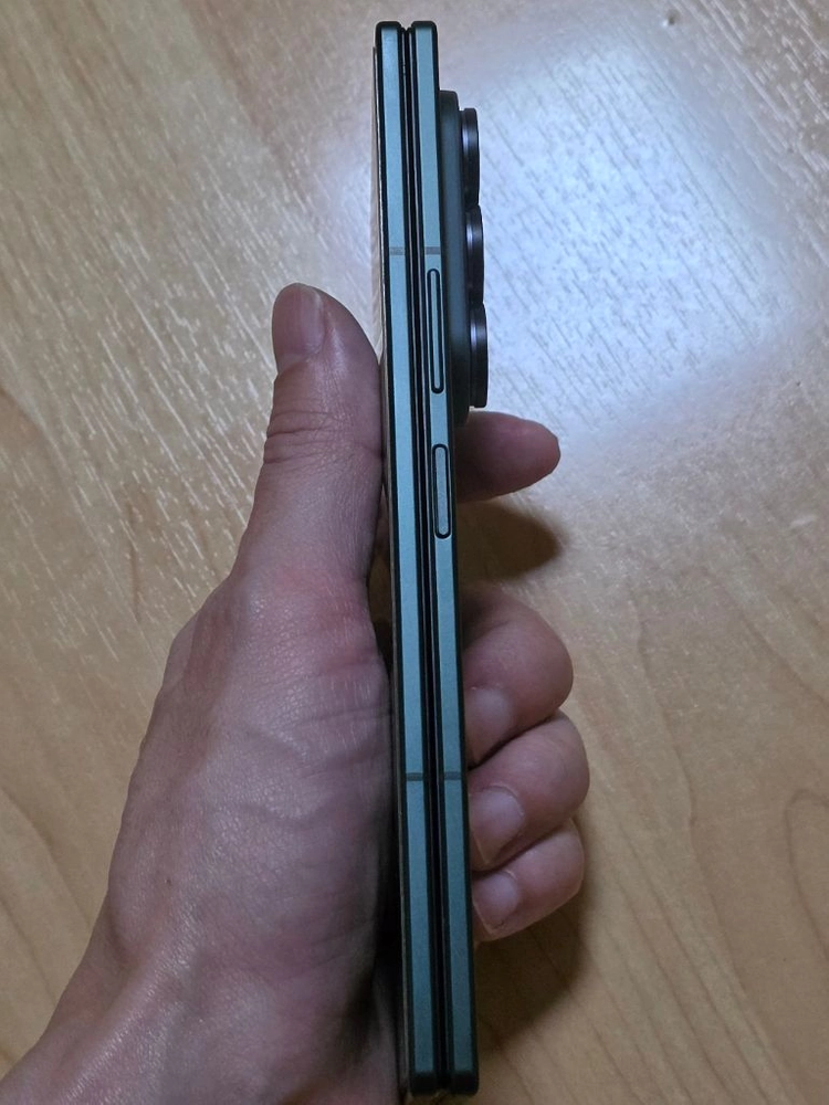 (새것급) 갤럭시 폴드8 울트라 자급제 그린쉐도우 512GB 팔아요 이미지