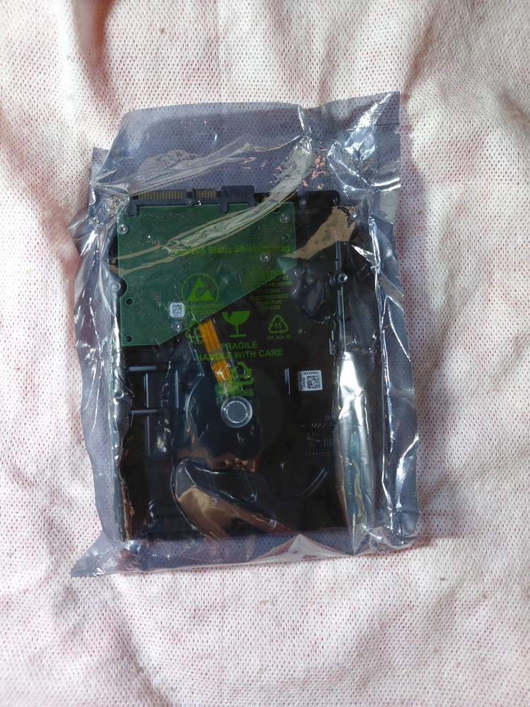 미개봉 Seagate SkyHawk HDD 4TB 5400/256M 이미지