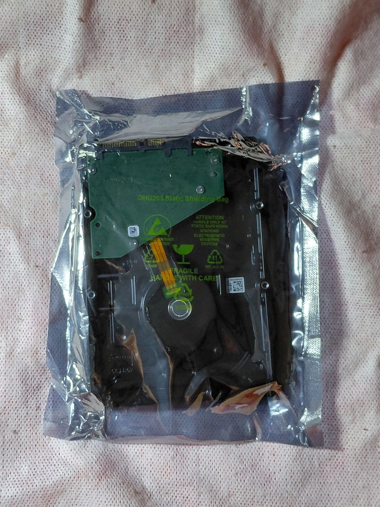 미개봉 Seagate SkyHawk HDD 4TB 5400/256M 이미지