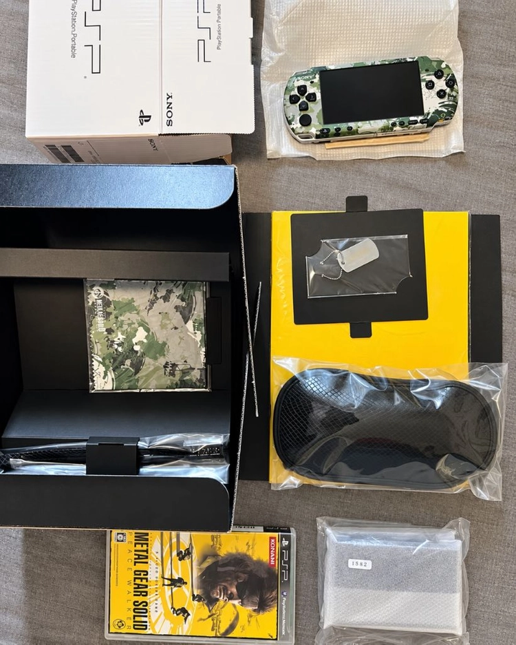PSP3000 메탈 기어 솔리드 피스 워커 프리미엄 패키지 이미지