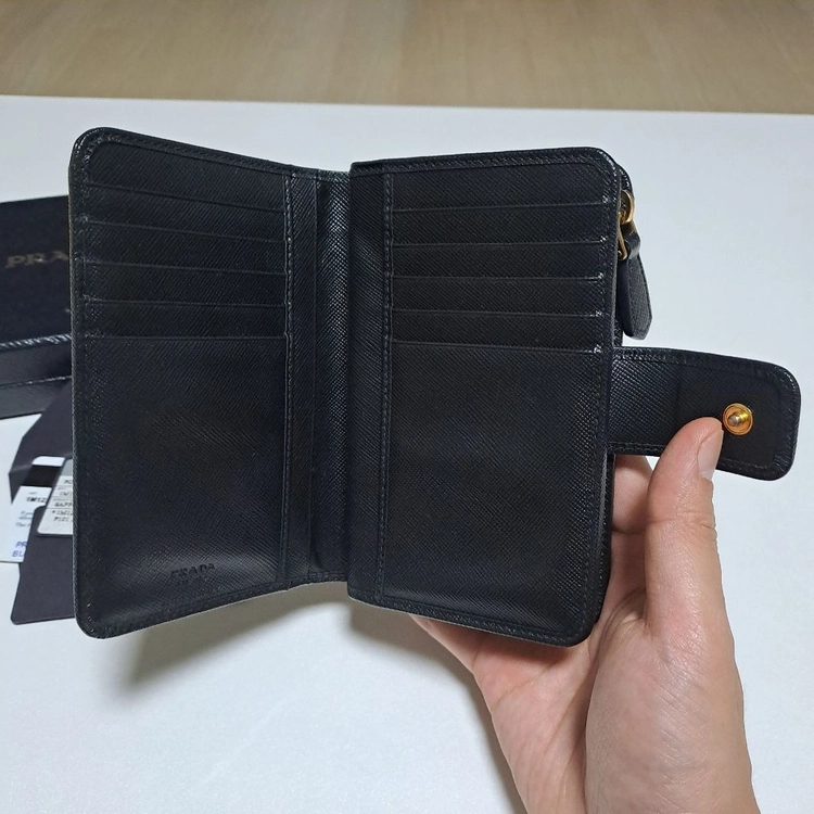 [100%/정품] 프라다 사피아노 카프스킨 지갑 블랙, 프라다지갑,프라다반지갑 이미지