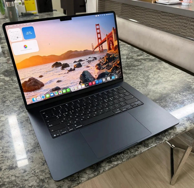 맥북에어 15 M5 풀칩 10GPU 16GB 512GB 미드나이트 배터리100% 7사이클 - 안심되는 중고거래