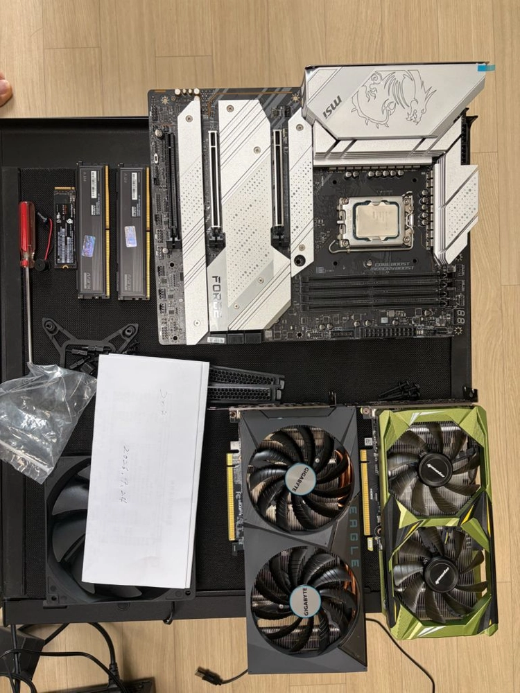 13900k+msi MPG z690 세트 방금 해체함 이미지