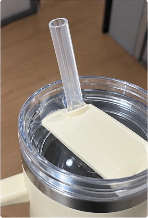 미개봉) 대용량 스텐 텀블러 1.2L 아이보리 싸게 내놔요 (손잡이, 빨대 포함) 이미지