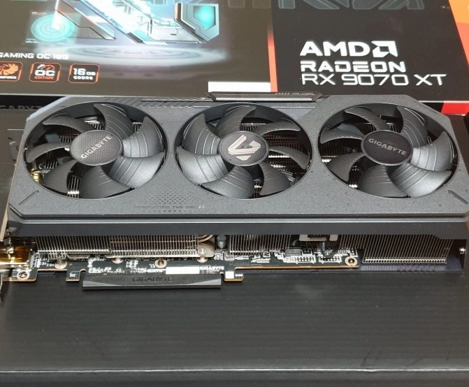 GIGABYTE RX 9070 XT GAMING OC - 안심되는 중고거래