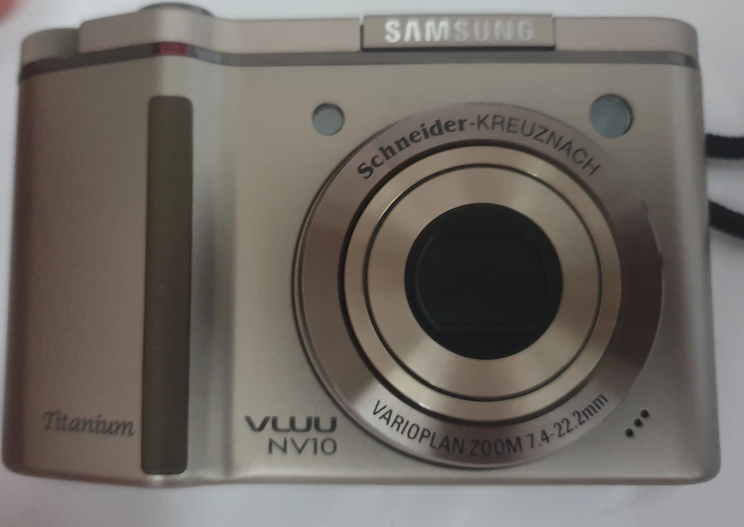 삼성카메라 단종된 빈티지 디지털카메라 VLUU NV10 티타늄 판매 이미지