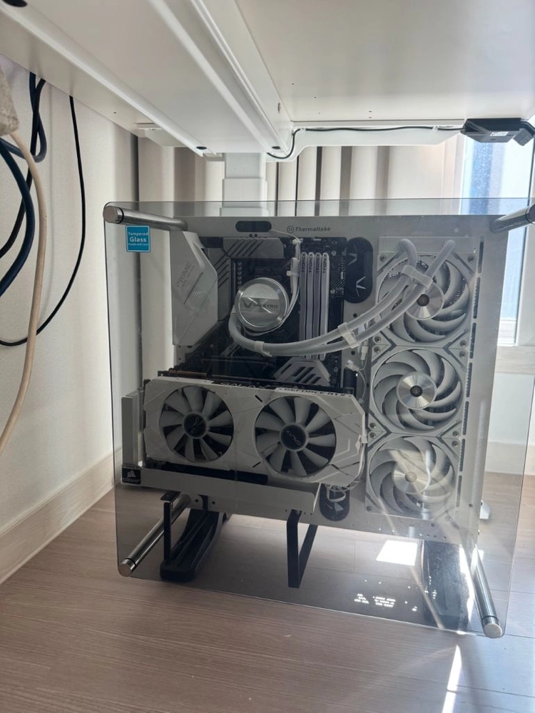 화이트 컨셉 컴퓨터 반본체 PC 판매합니다. 3800x 2070s - 안심되는 중고거래