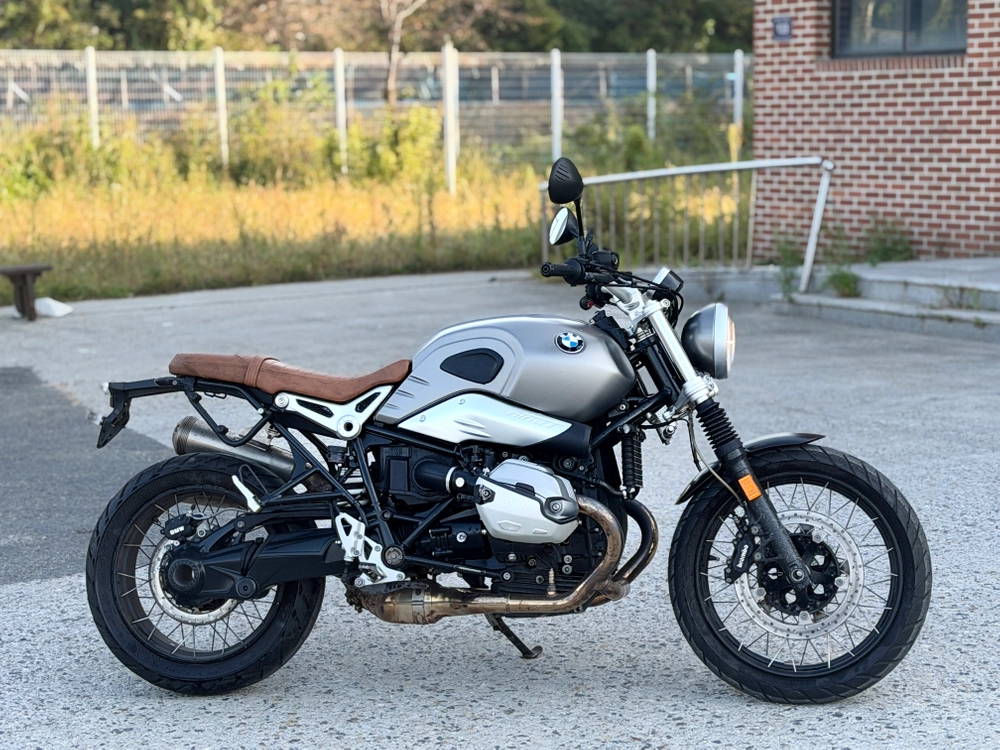 BMW 알나인티 스크램블러 18년식 1.1만km 차량 판매합니다 이미지