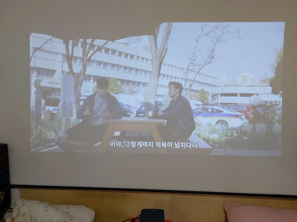 LG PF1000U 초단초점 빔프로젝터 이미지