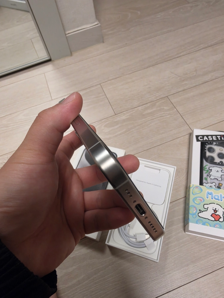 아이폰 15프로 pro 256GB 화이트 티타늄 팝니다 이미지