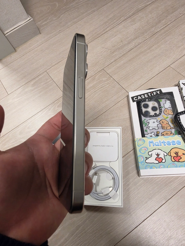 아이폰 15프로 pro 256GB 화이트 티타늄 팝니다 이미지
