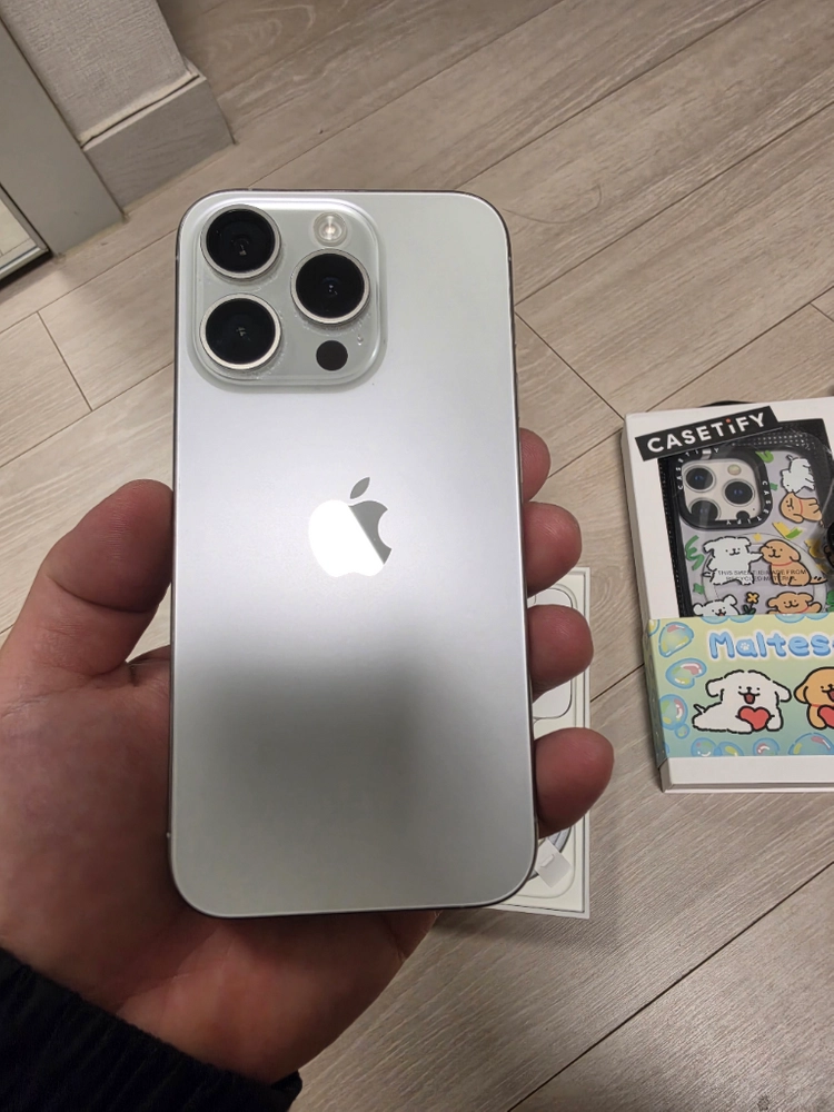 아이폰 15프로 pro 256GB 화이트 티타늄 팝니다 이미지