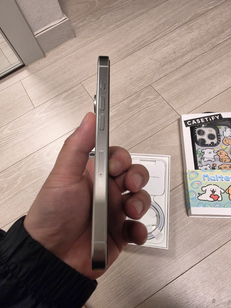 아이폰 15프로 pro 256GB 화이트 티타늄 팝니다 이미지