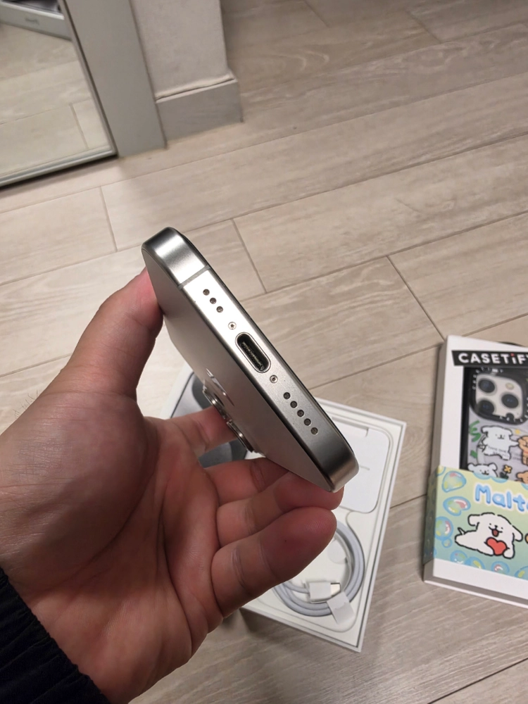 아이폰 15프로 pro 256GB 화이트 티타늄 팝니다 이미지