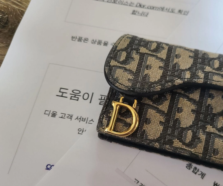 마지막가격)디올 새들 카드지갑 명품반지갑구찌루이비통프라다셀린느샤넬톰브라운고야드에르메스생로랑보테가 이미지