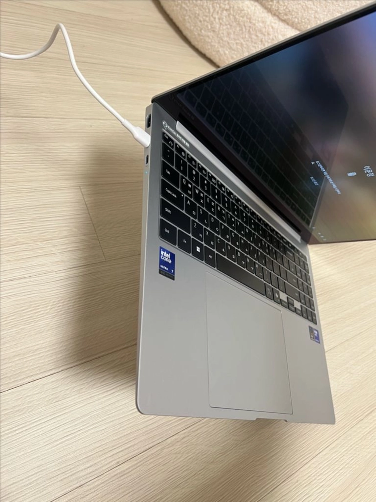 갤럭시북5 프로 16인치 Ultra7 32GB 1TB 1회 사용 이미지