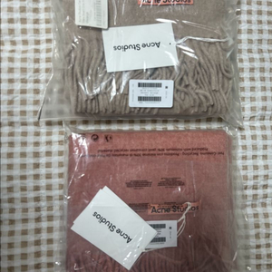 아크네스튜디오 목도리 머플러 비비안웨스트우드 버킷햇 베레모 이미지