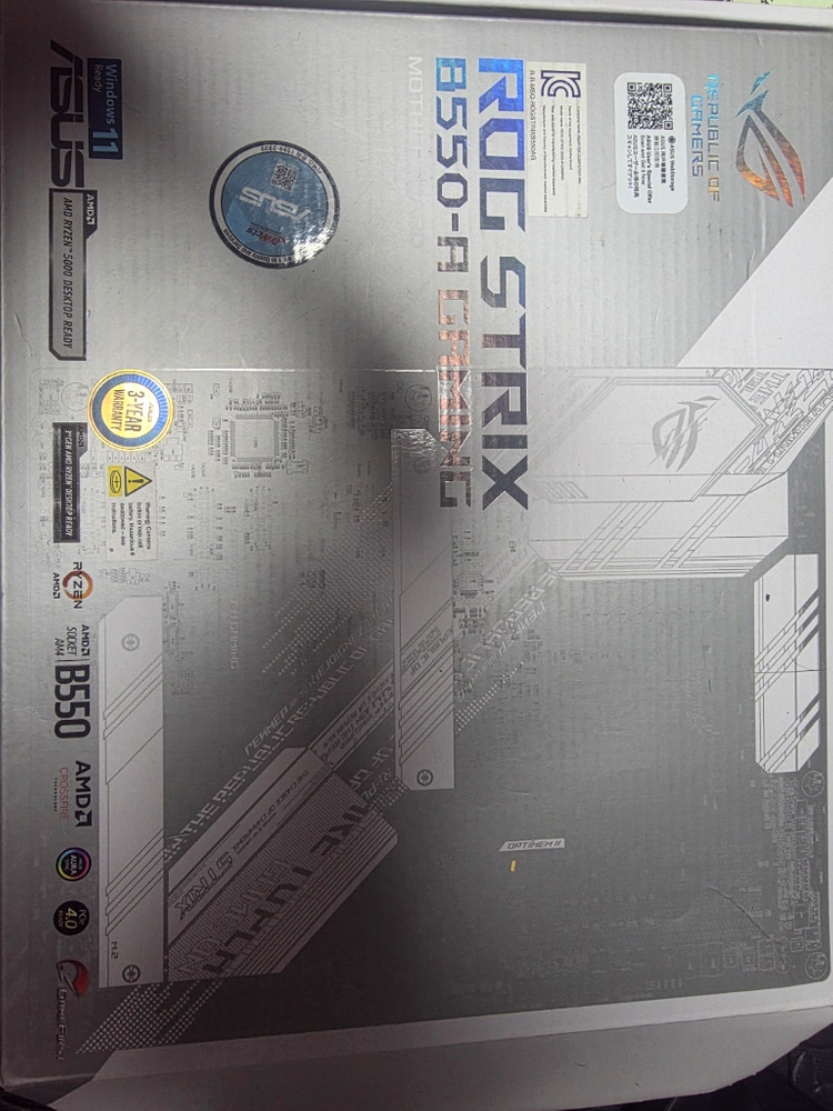 B550a gaming rogstrix 메인보드 이미지