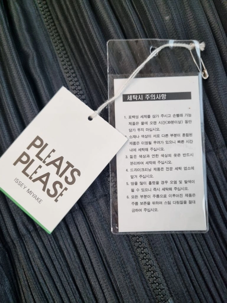 플리츠플리즈 플러피점퍼 블랙4 이미지