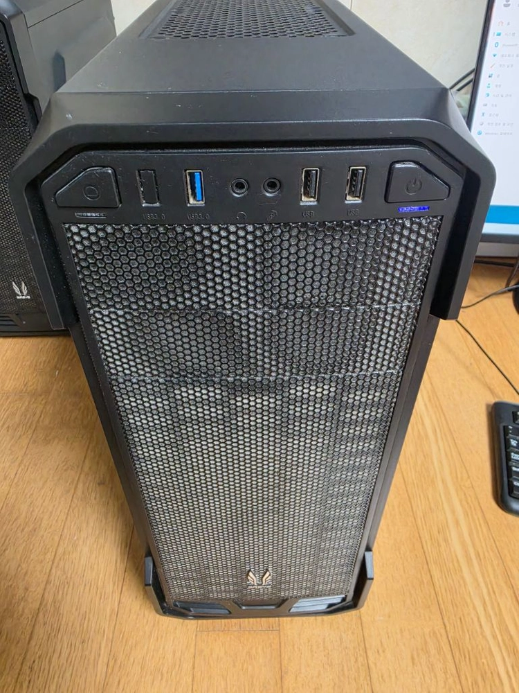 PC 데스크탑 게이밍 컴퓨터 본체 팝니다. 이미지